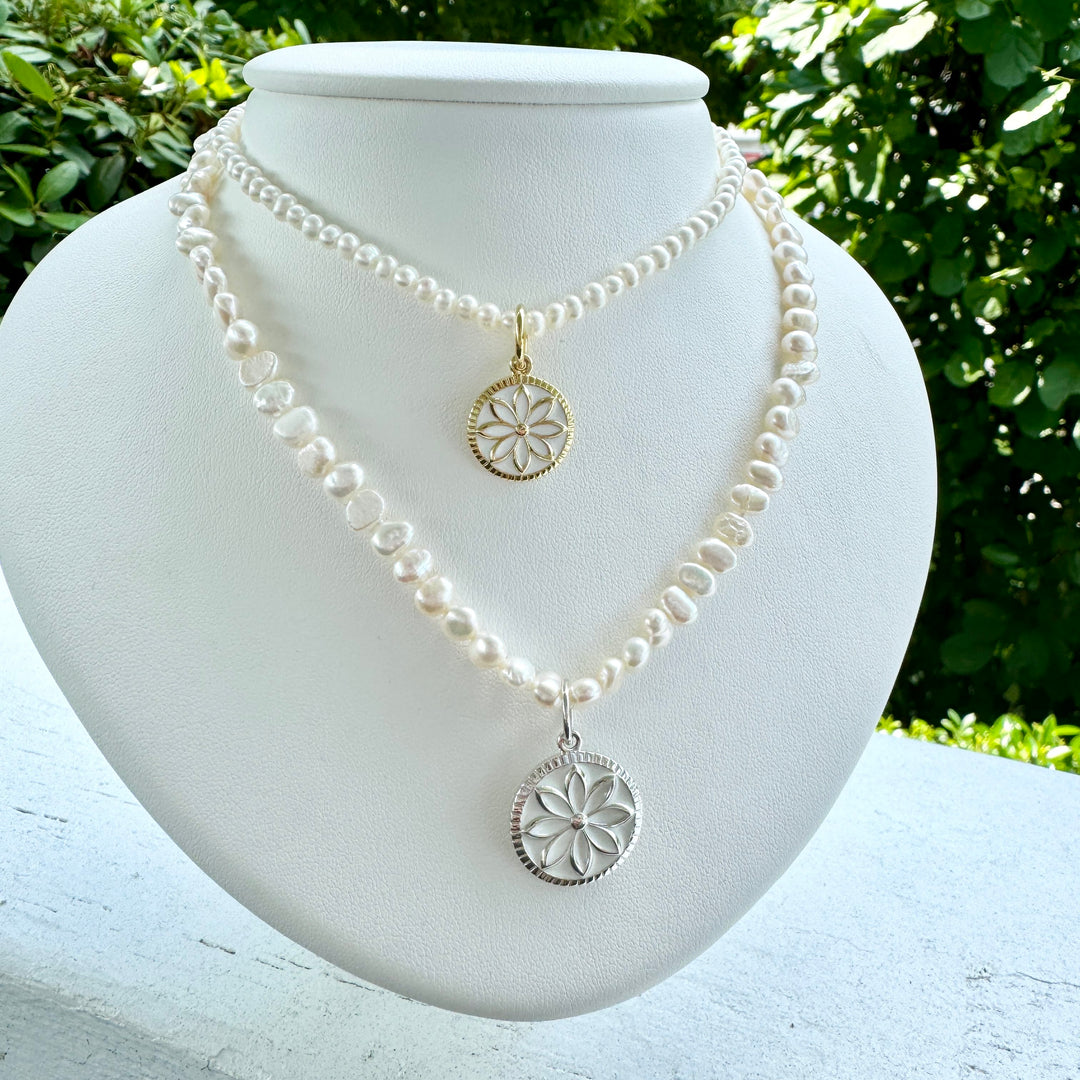 Lola Daisy Pendant - Silver &amp; White