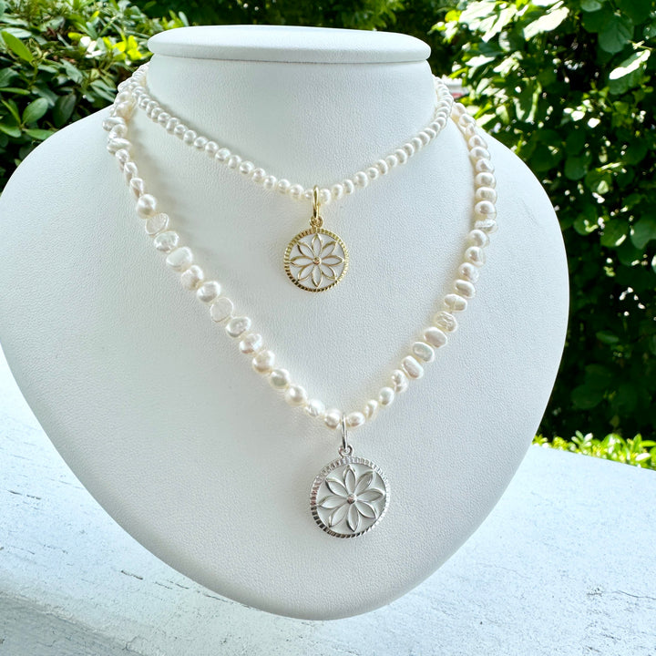 Lola Daisy Pendant - Silver &amp; White