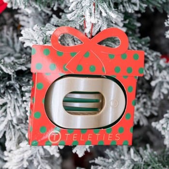 Teleties Holiday Flat Round Clip Ornament Gift TELETIES Holiday Flat Round Hair Clip Ornament Gift Accessories