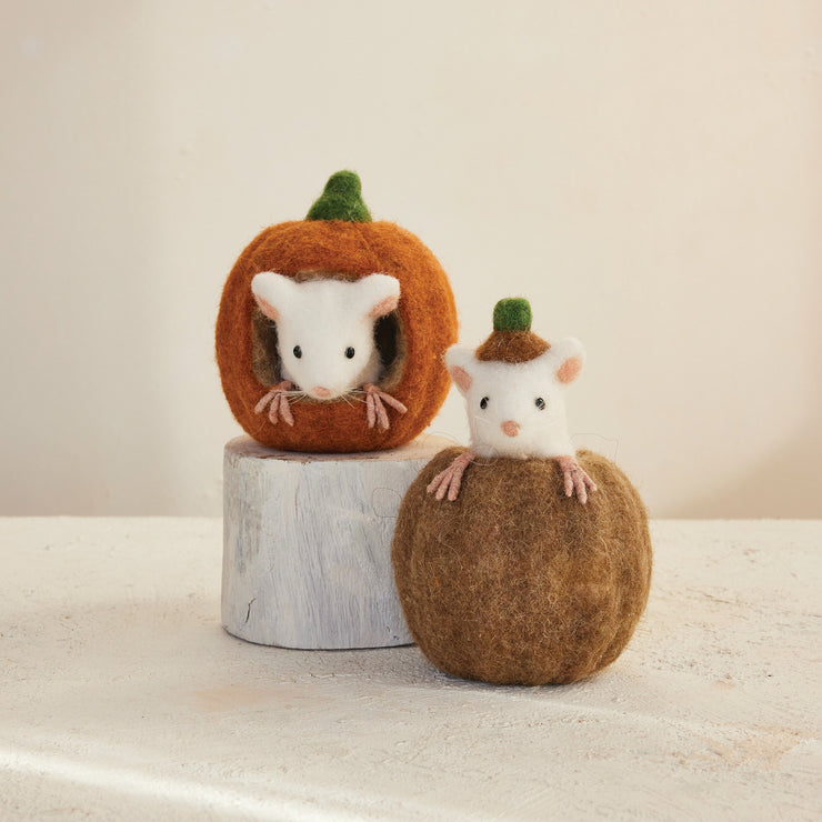 Handmade Felt Pumpkin with Mouse