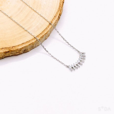 Sparkling Curve Necklace