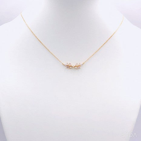 Shimmering Leaf Necklace