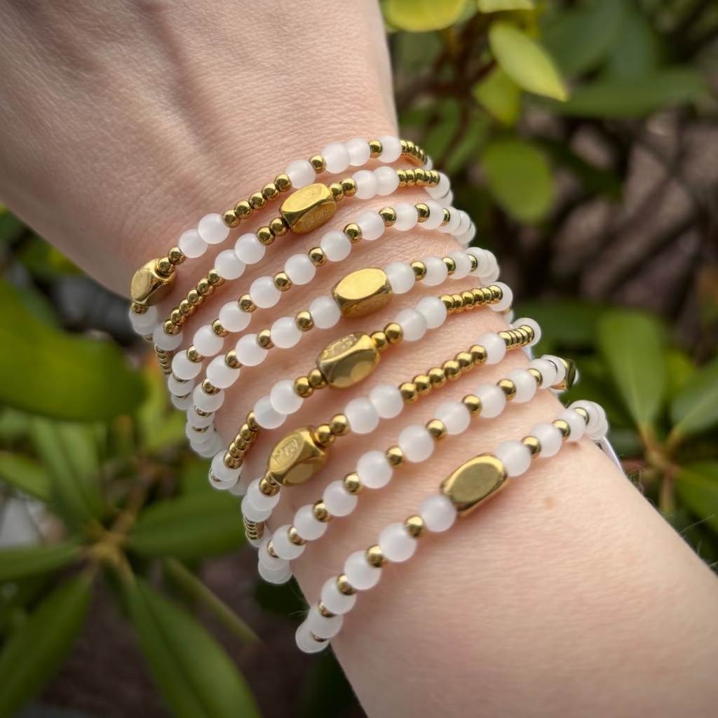 Isla Waterproof Scattered Seaglass Beaded Stretch Bracelet – White &amp; Gold, Tarnish-Free